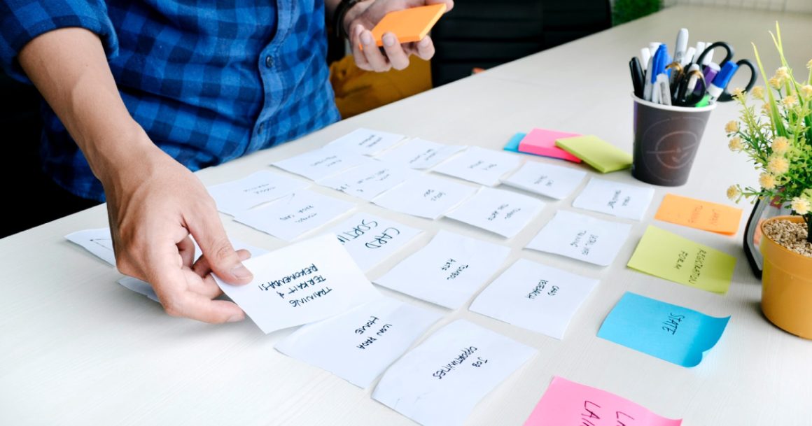 Man putting a sticky note